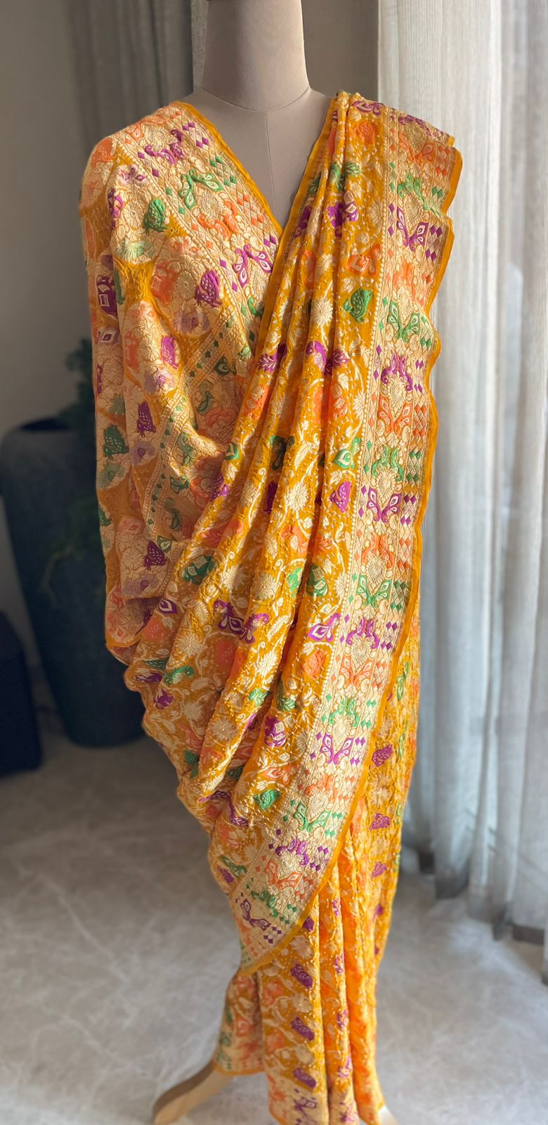 Aditi - Free and Unbounded Meenakari Motif Saree