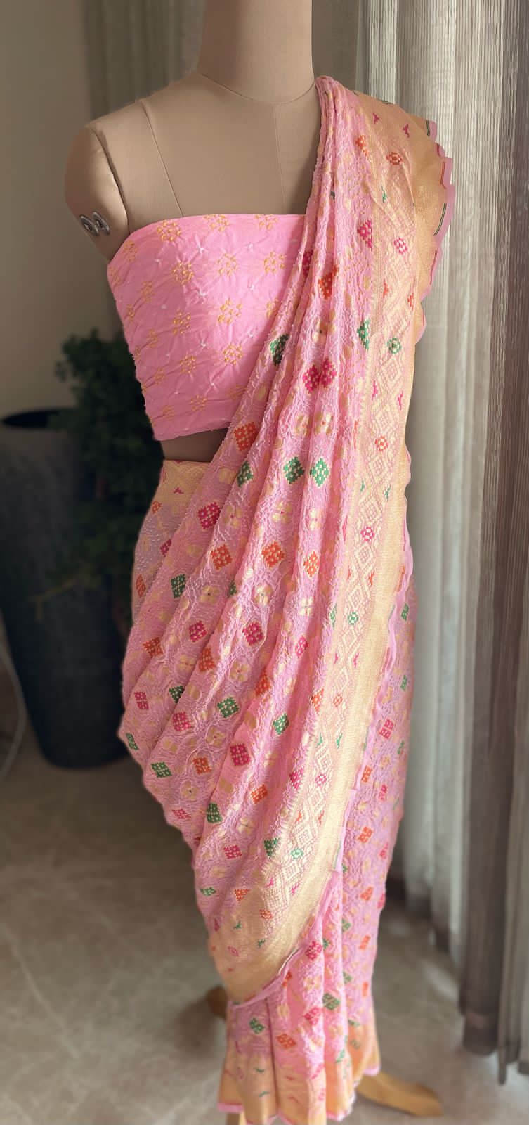 Ahaana - Ray of Morning Glory Meenakari Saree