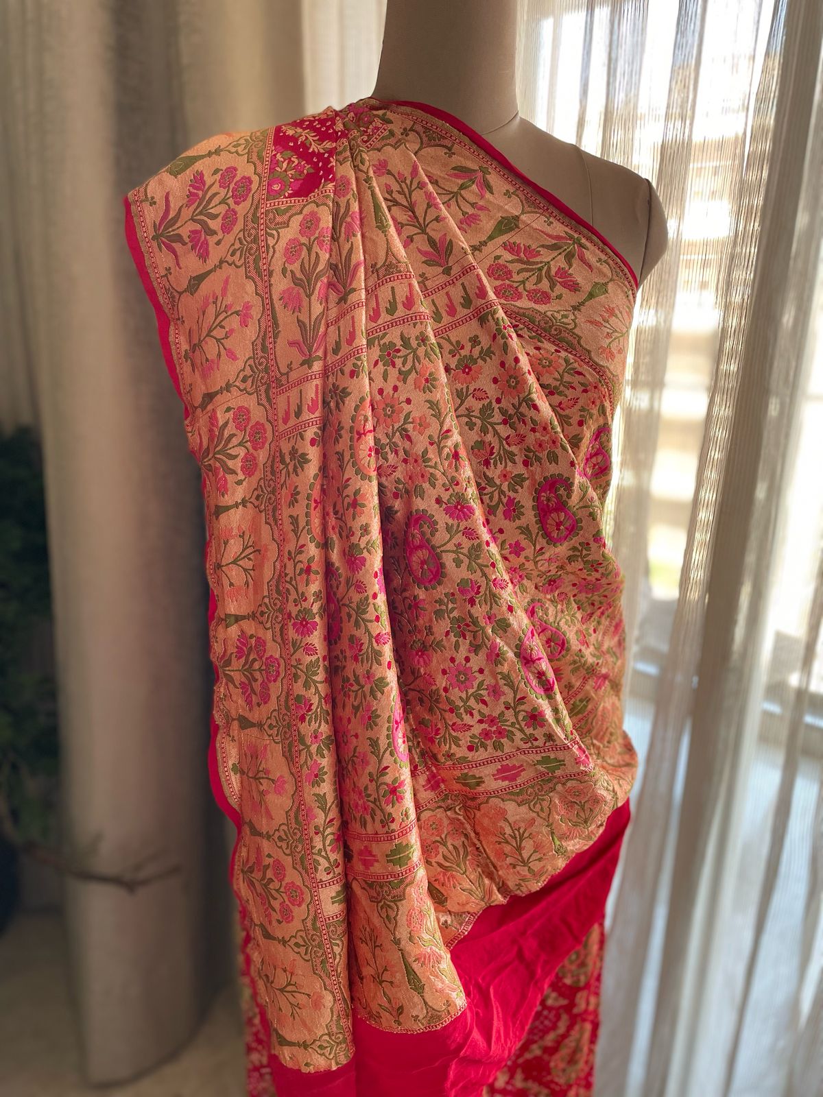 Mitali - Bond Between Friendship Meenakari Motif Saree