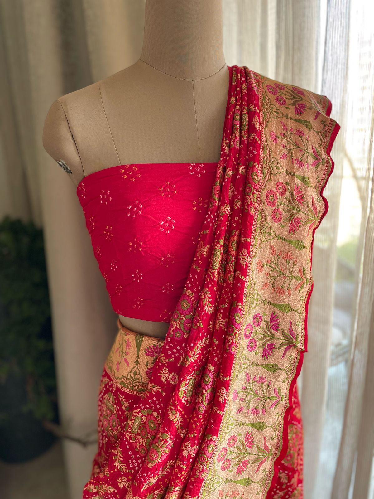 Mitali - Bond Between Friendship Meenakari Motif Saree