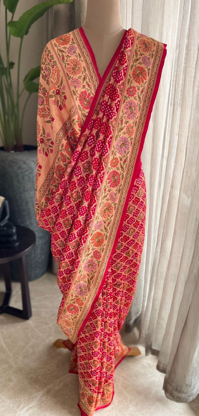 Kashvi - Shining Star Meenakari Motif Saree