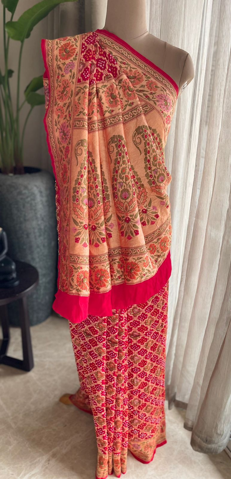 Kashvi - Shining Star Meenakari Motif Saree