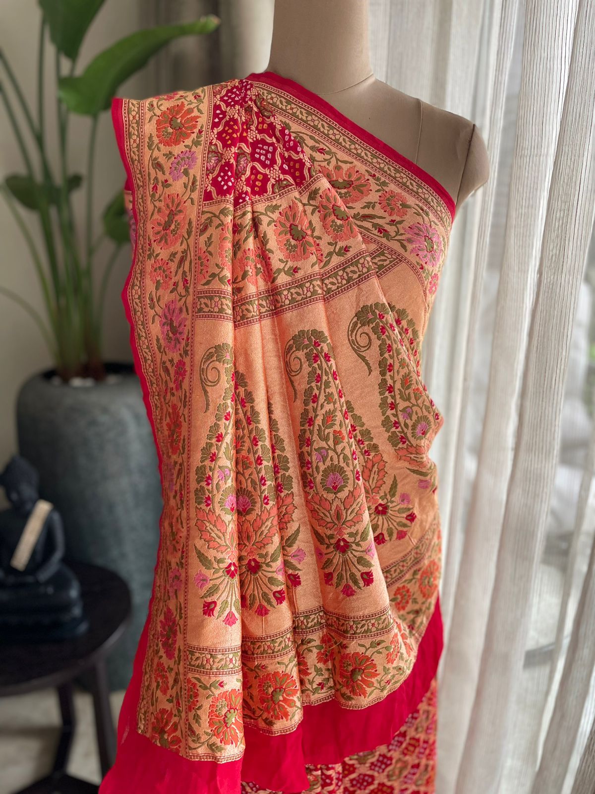 Kashvi - Shining Star Meenakari Motif Saree