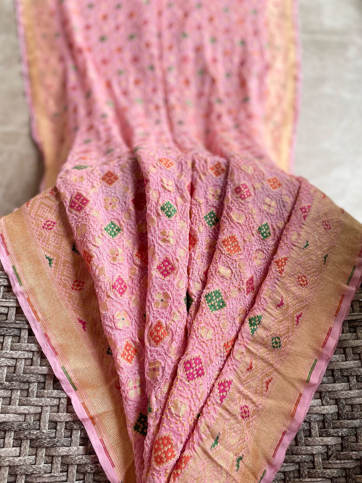 Ahaana - Ray of Morning Glory Meenakari Saree