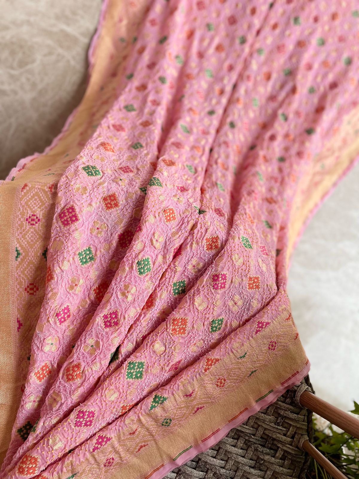 Ahaana - Ray of Morning Glory Meenakari Saree