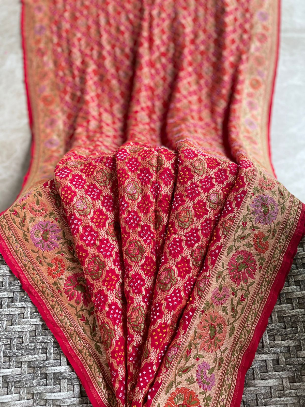 Kashvi - Shining Star Meenakari Motif Saree