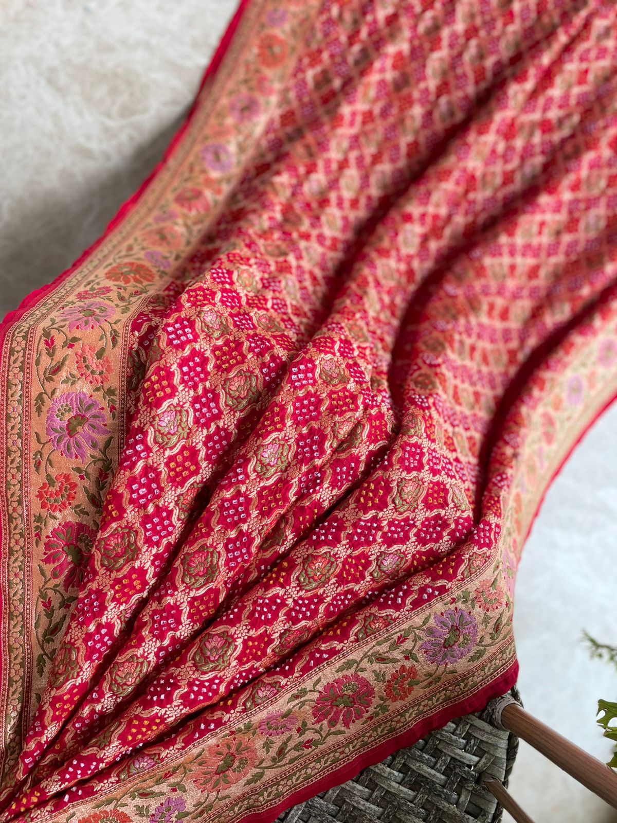 Kashvi - Shining Star Meenakari Motif Saree