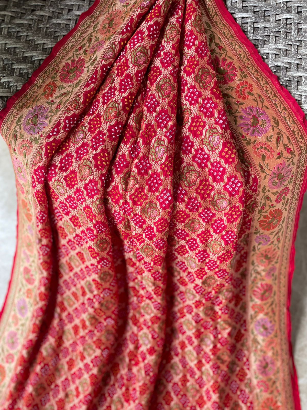 Kashvi - Shining Star Meenakari Motif Saree