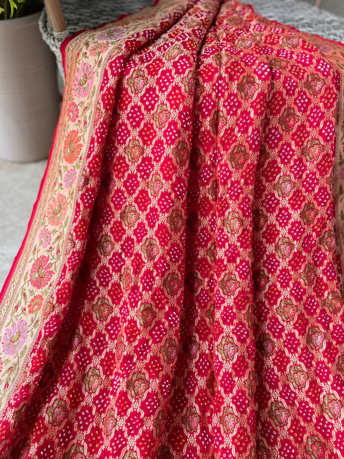 Kashvi - Shining Star Meenakari Motif Saree