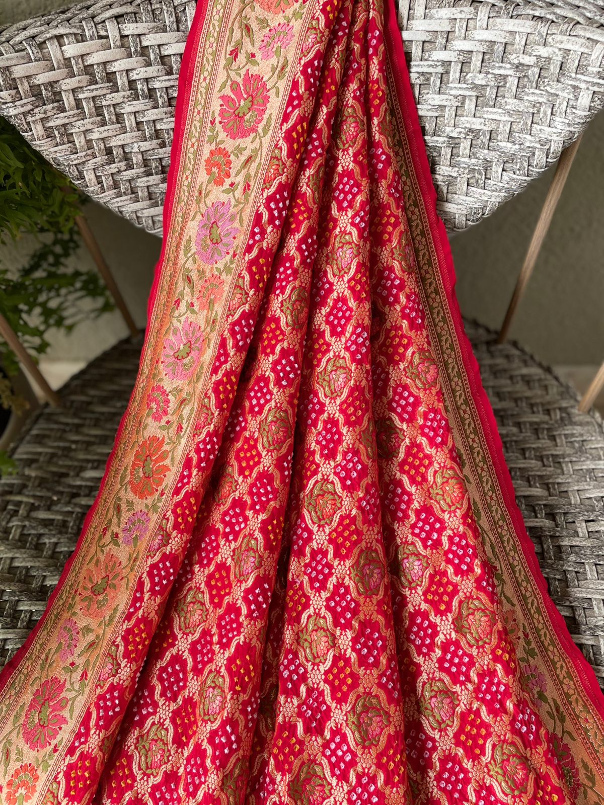Kashvi - Shining Star Meenakari Motif Saree