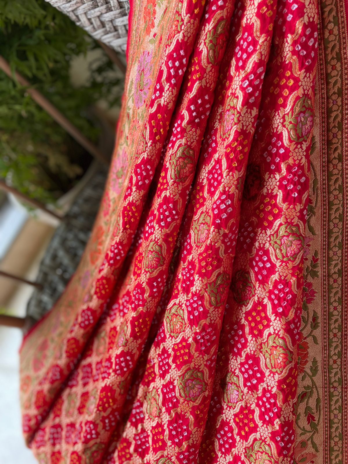 Kashvi - Shining Star Meenakari Motif Saree