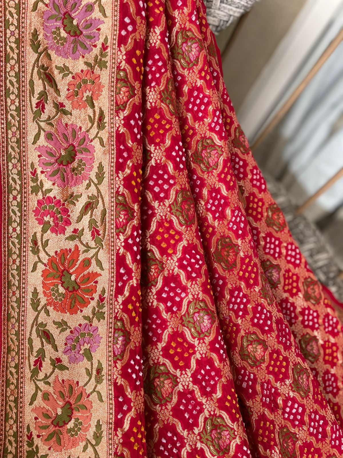 Kashvi - Shining Star Meenakari Motif Saree