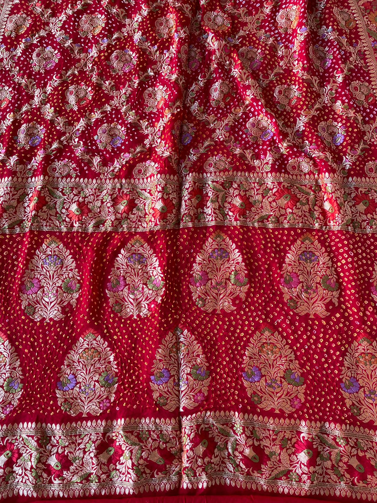 Kashvi - Shining Star Meenakari Motif Saree
