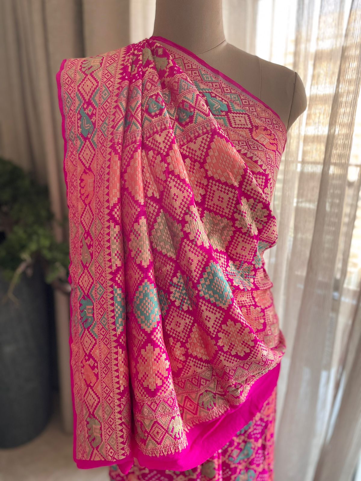 Amisha - Beautiful & Pure Meenakari Motif Saree