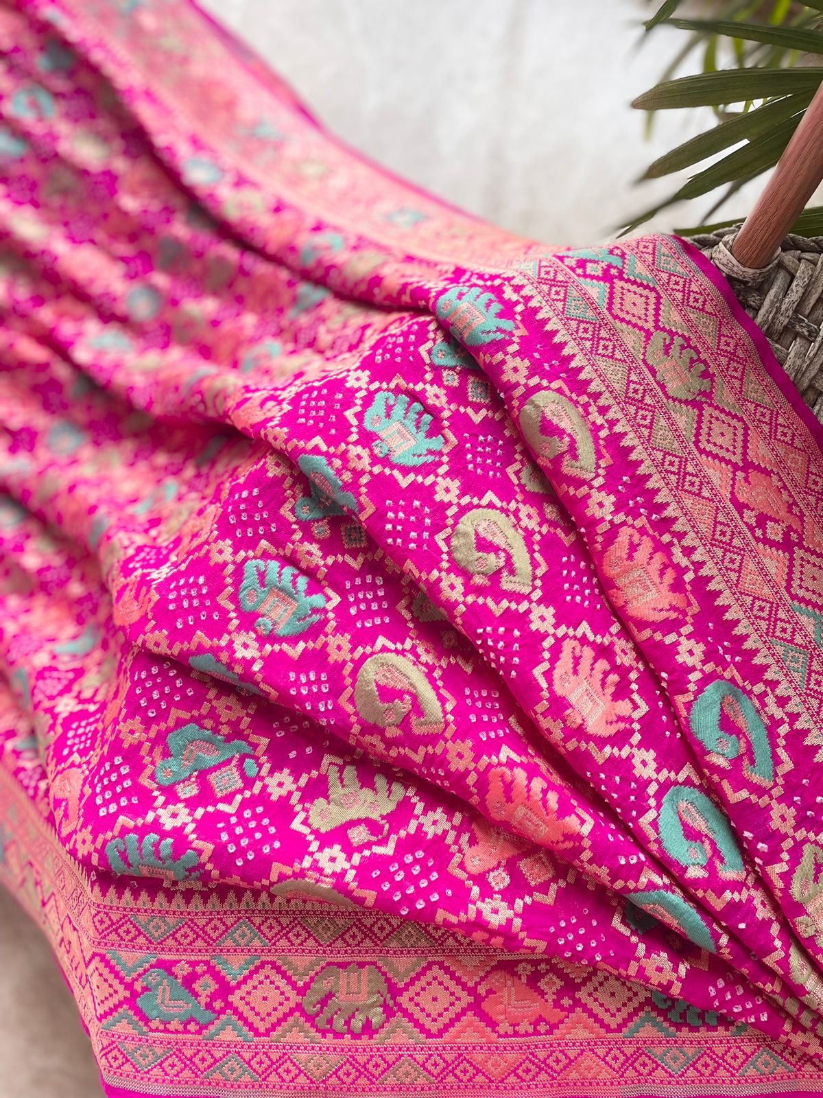 Amisha - Beautiful & Pure Meenakari Motif Saree