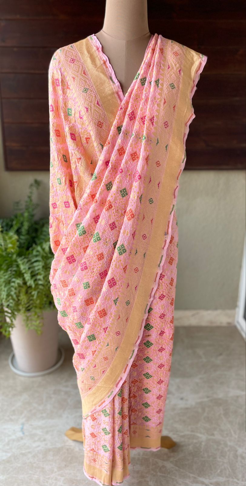 Ahaana - Ray of Morning Glory Meenakari Saree