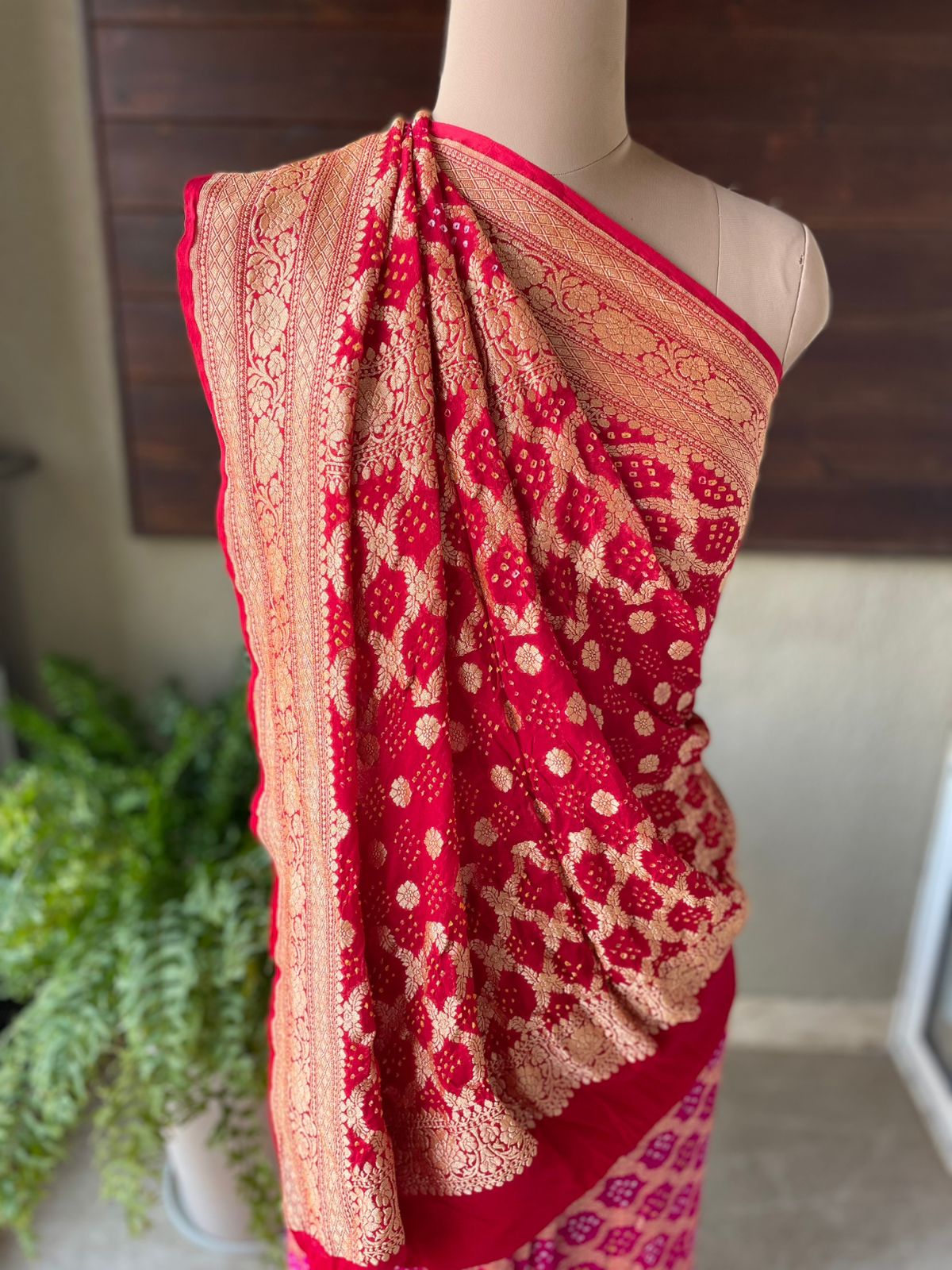 Namita - Red & Pink Bandhani Banarasi Saree