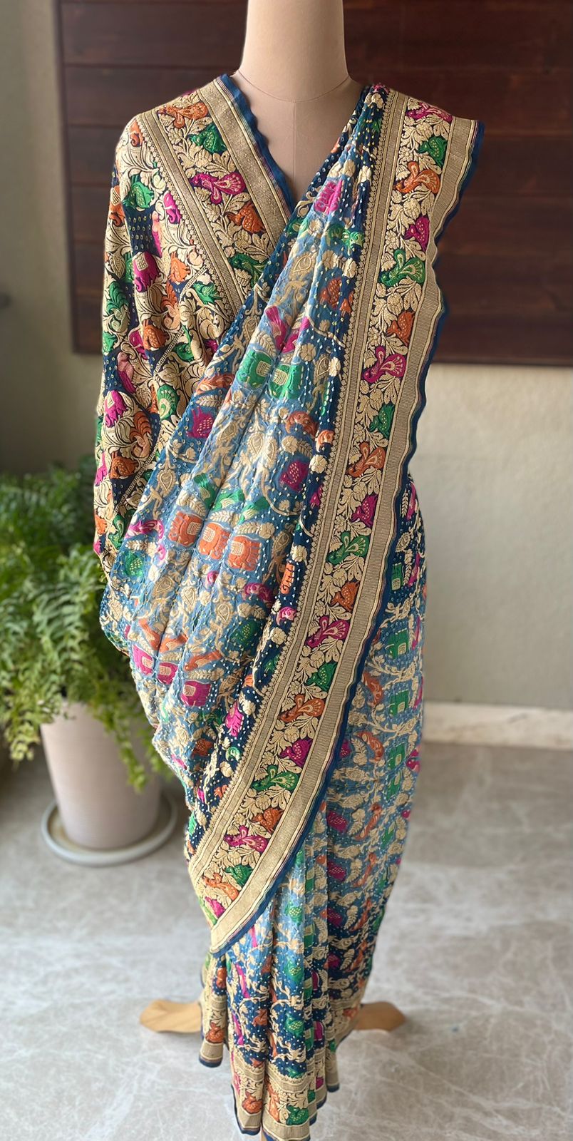 Saanjh - A Glorified Sunset Meenakari Motif Saree