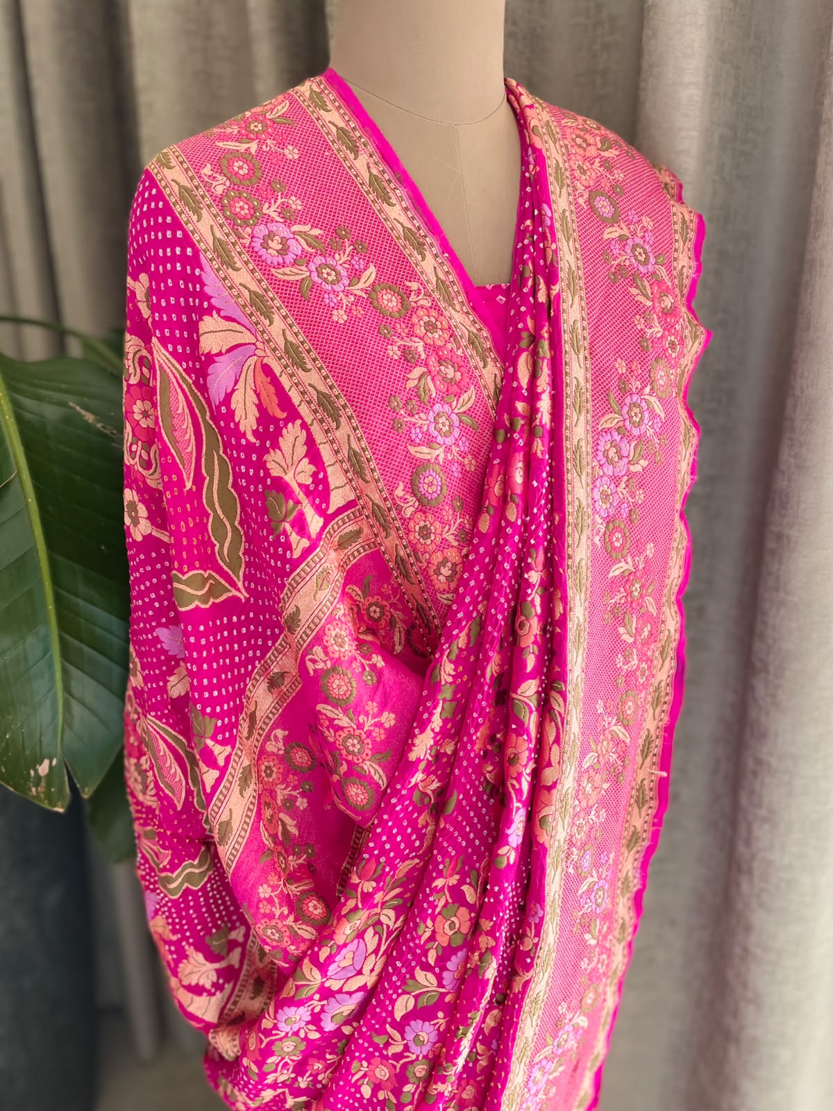 Ritija - Pink Tilfi Meenakari Bandhani Saree