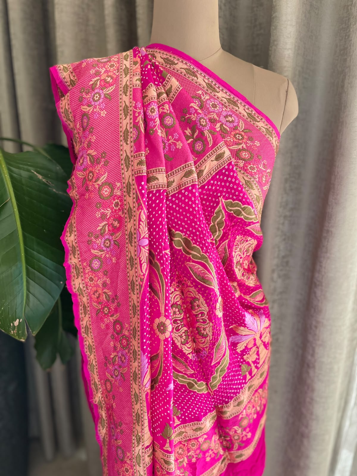 Ritija - Pink Tilfi Meenakari Bandhani Saree
