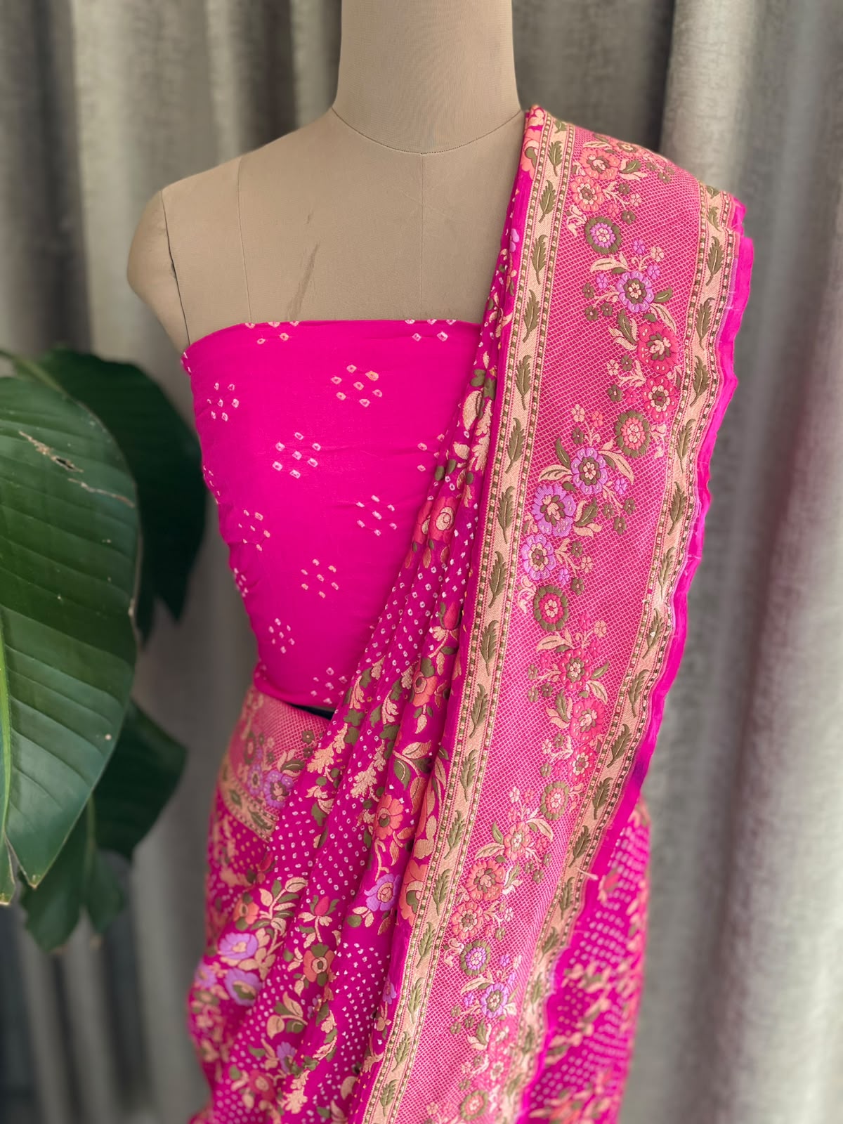 Ritija - Pink Tilfi Meenakari Bandhani Saree