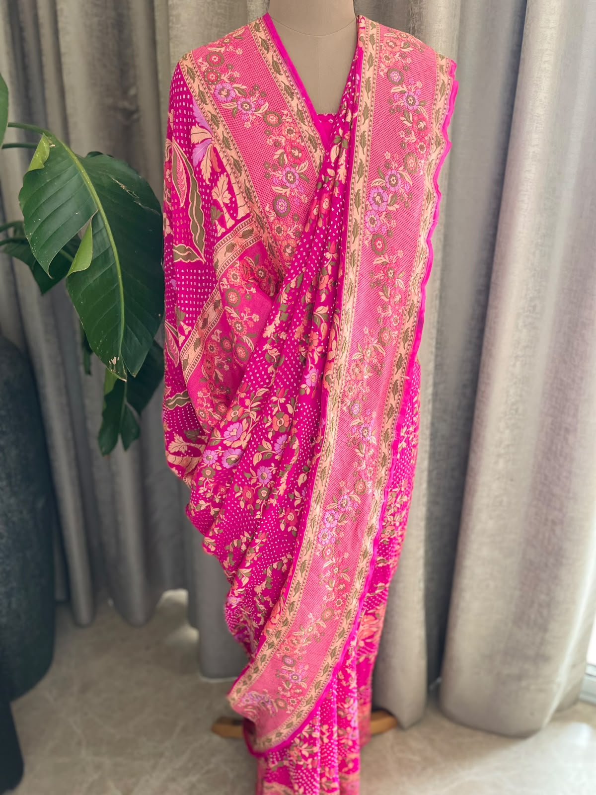 Ritija - Pink Tilfi Meenakari Bandhani Saree