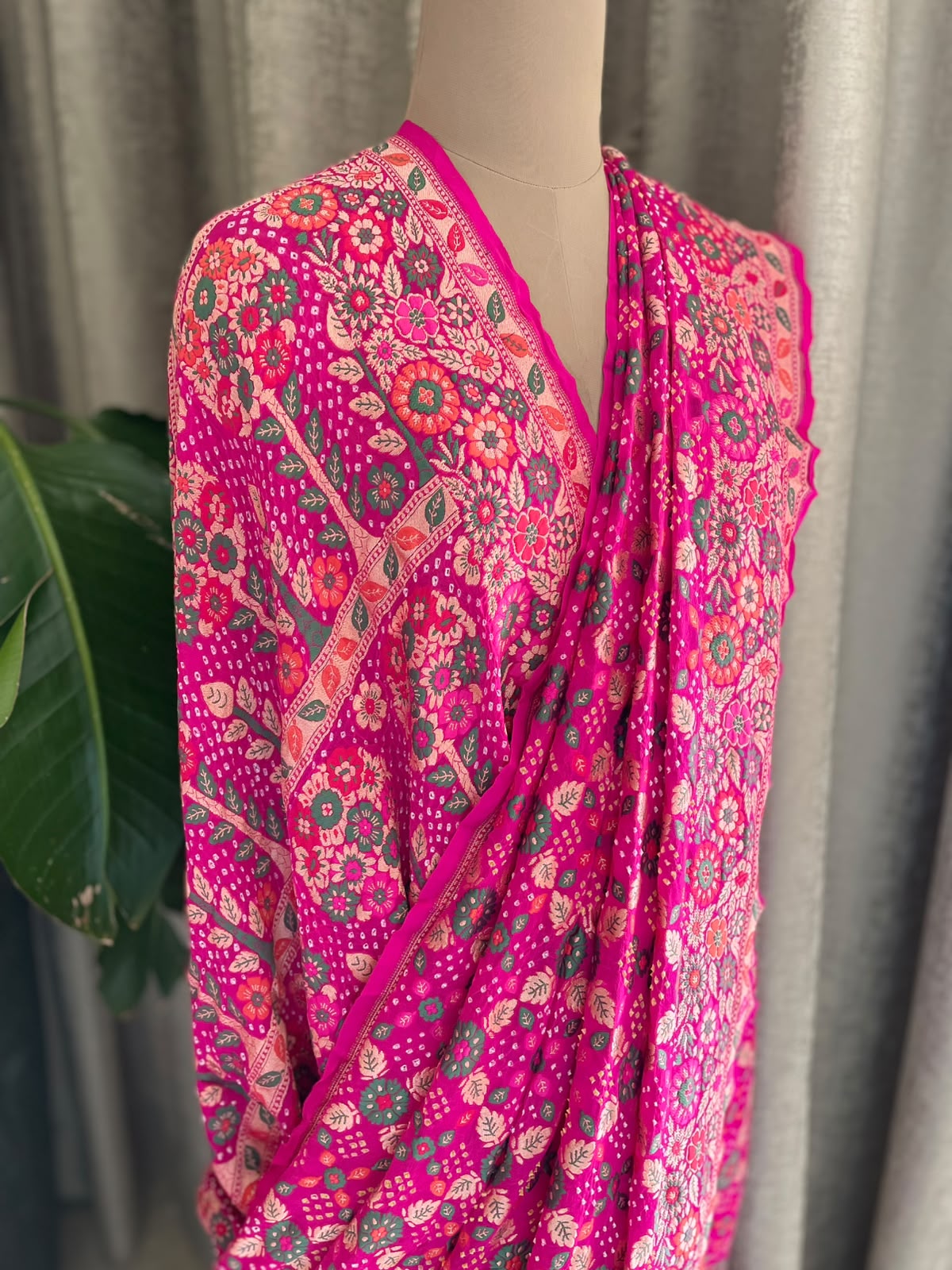 Hetvi - Pink Tilfi Meenakari Bandhani Saree