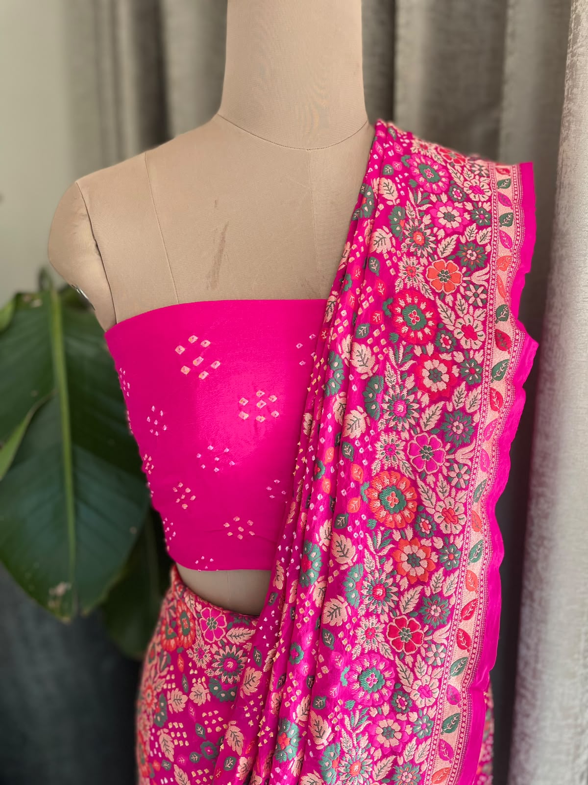 Hetvi - Pink Tilfi Meenakari Bandhani Saree