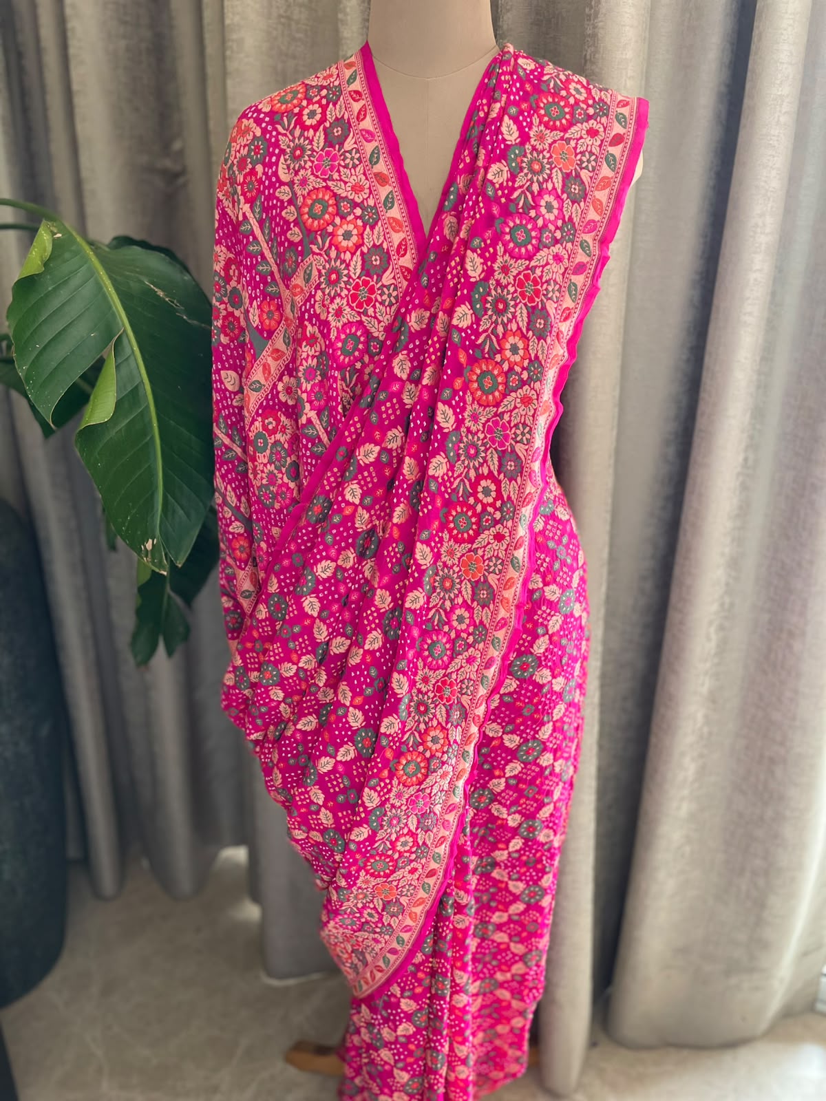 Hetvi - Pink Tilfi Meenakari Bandhani Saree