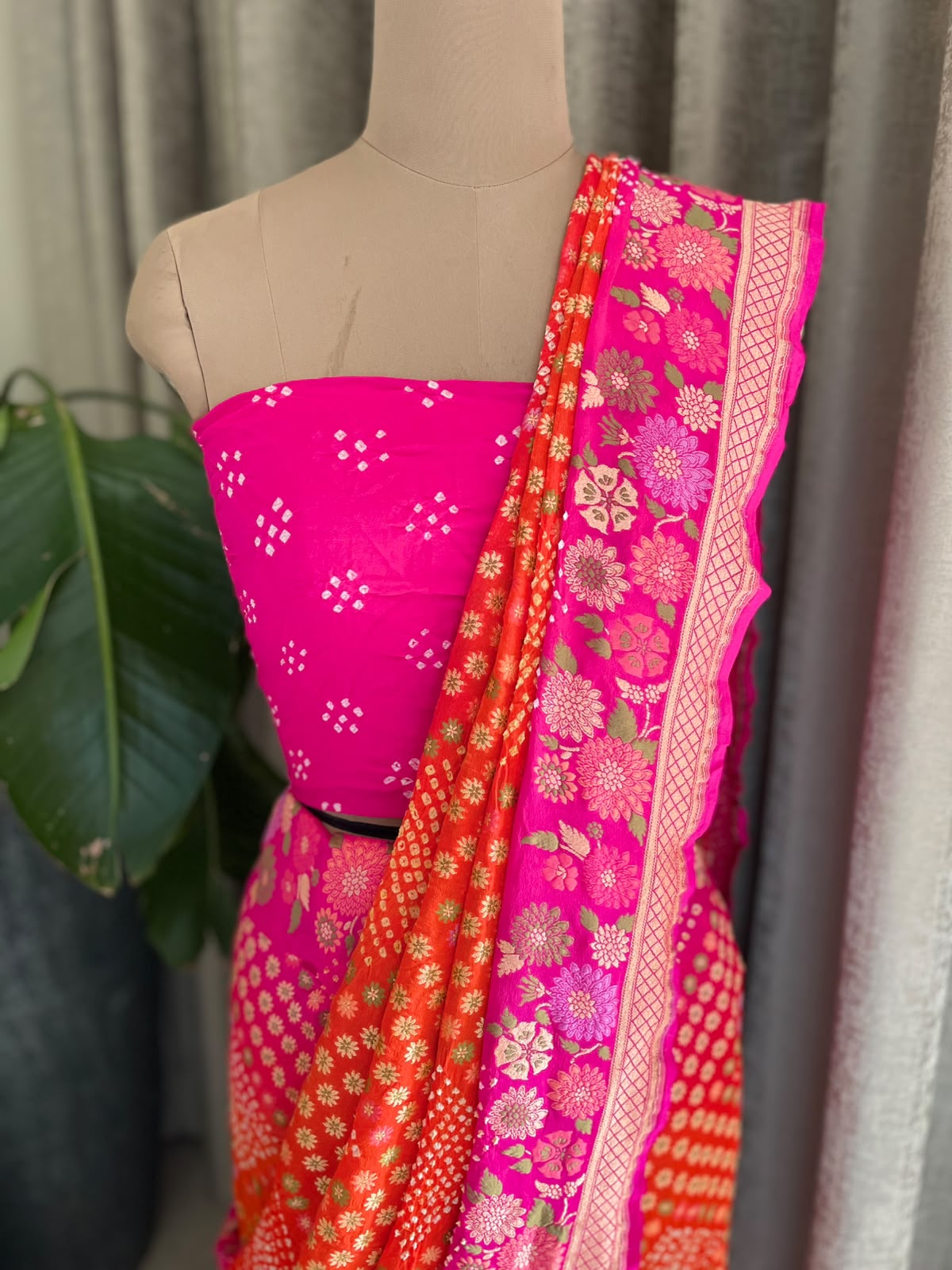Yukti - Pink & Orange Tilfi Meenakari Bandhani Saree