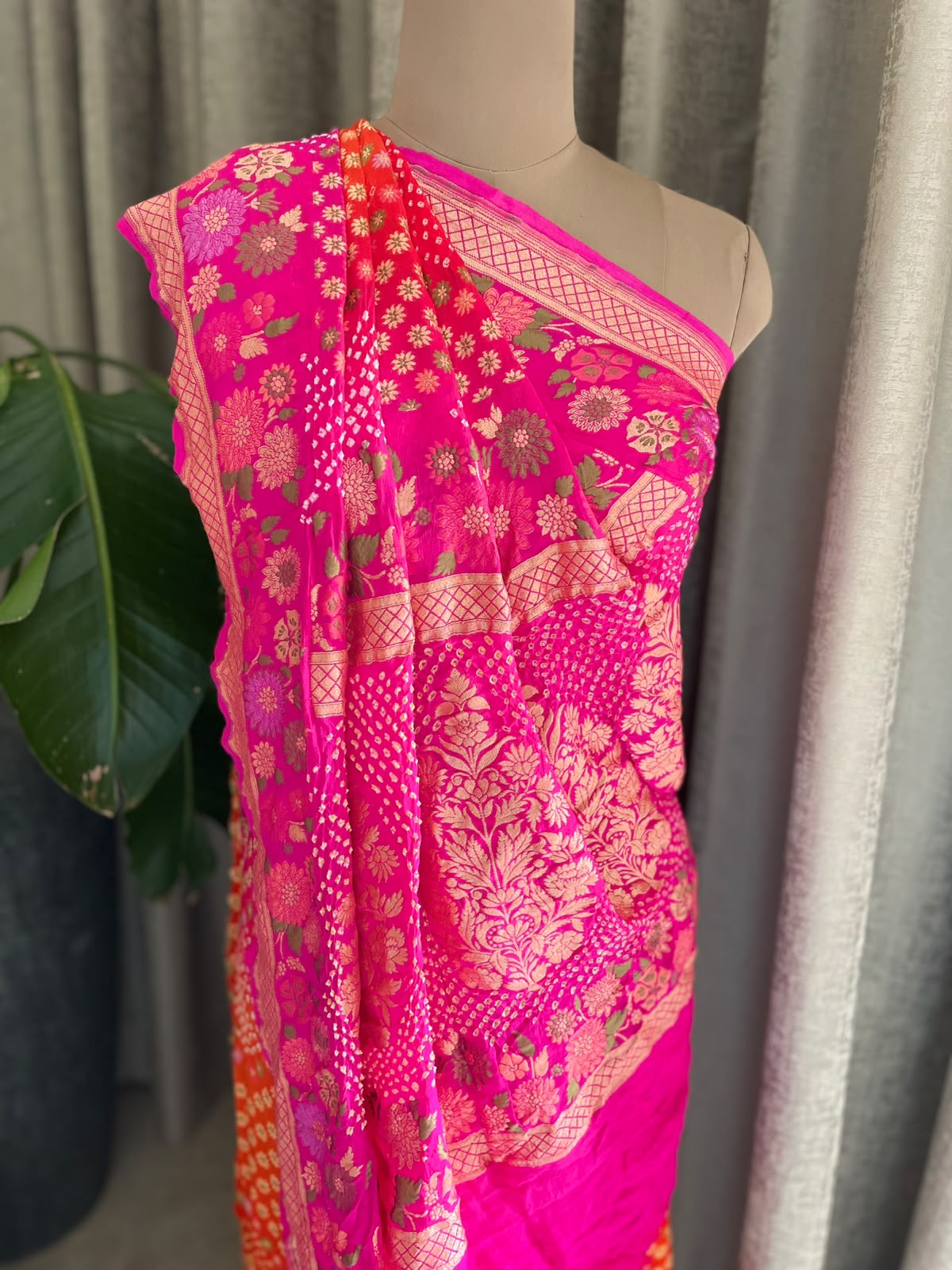Yukti - Pink & Orange Tilfi Meenakari Bandhani Saree