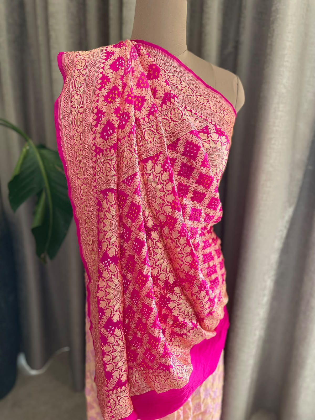 Divya - Pink & Peach Bandhani Banarasi Saree