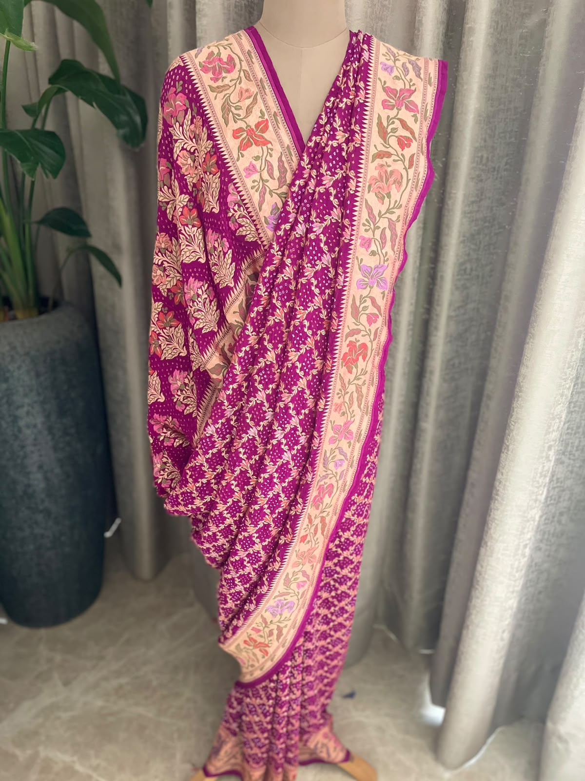 Taara - Magenta Tilfi Meenakari Bandhani Saree