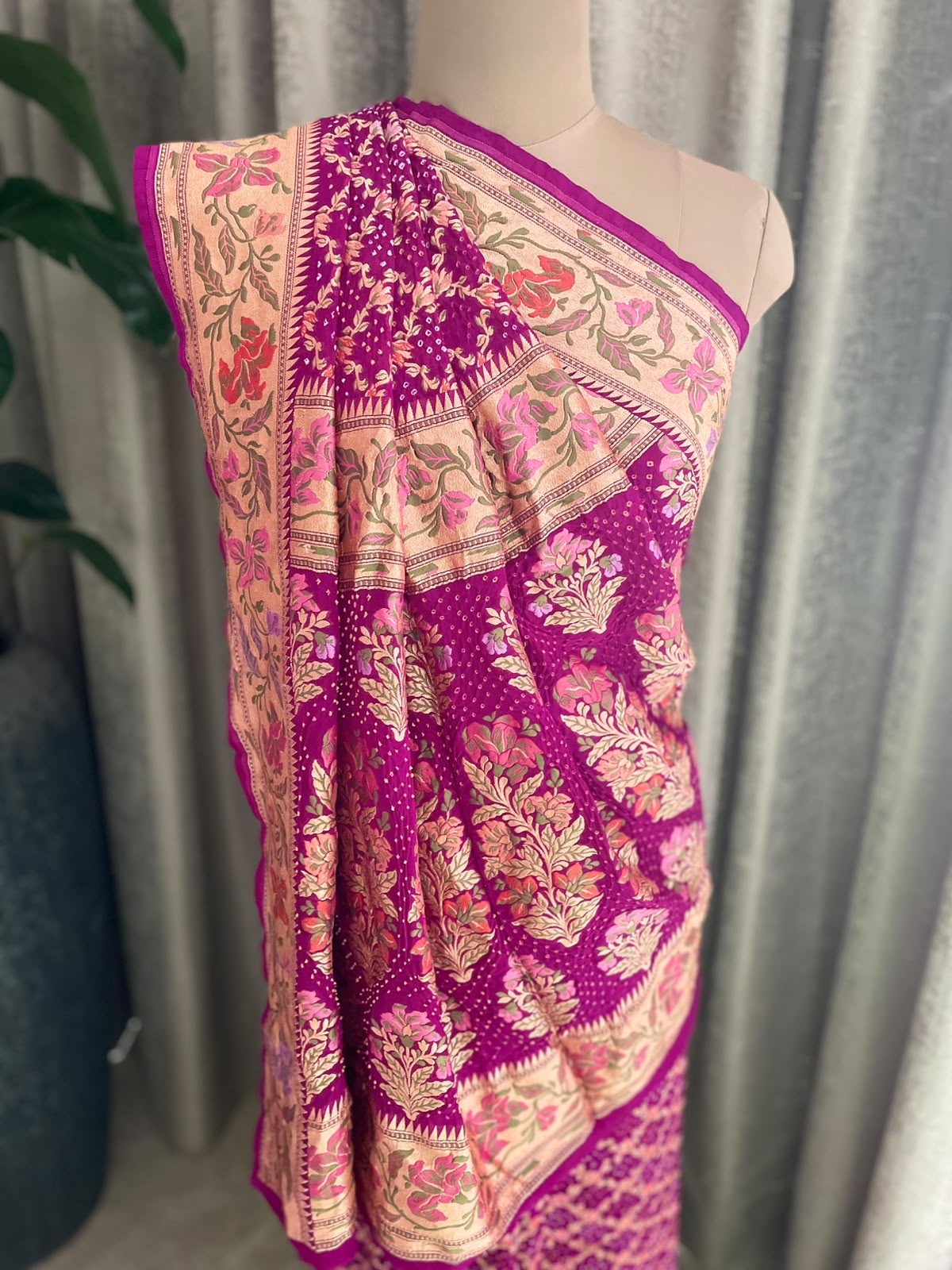 Taara - Magenta Tilfi Meenakari Bandhani Saree