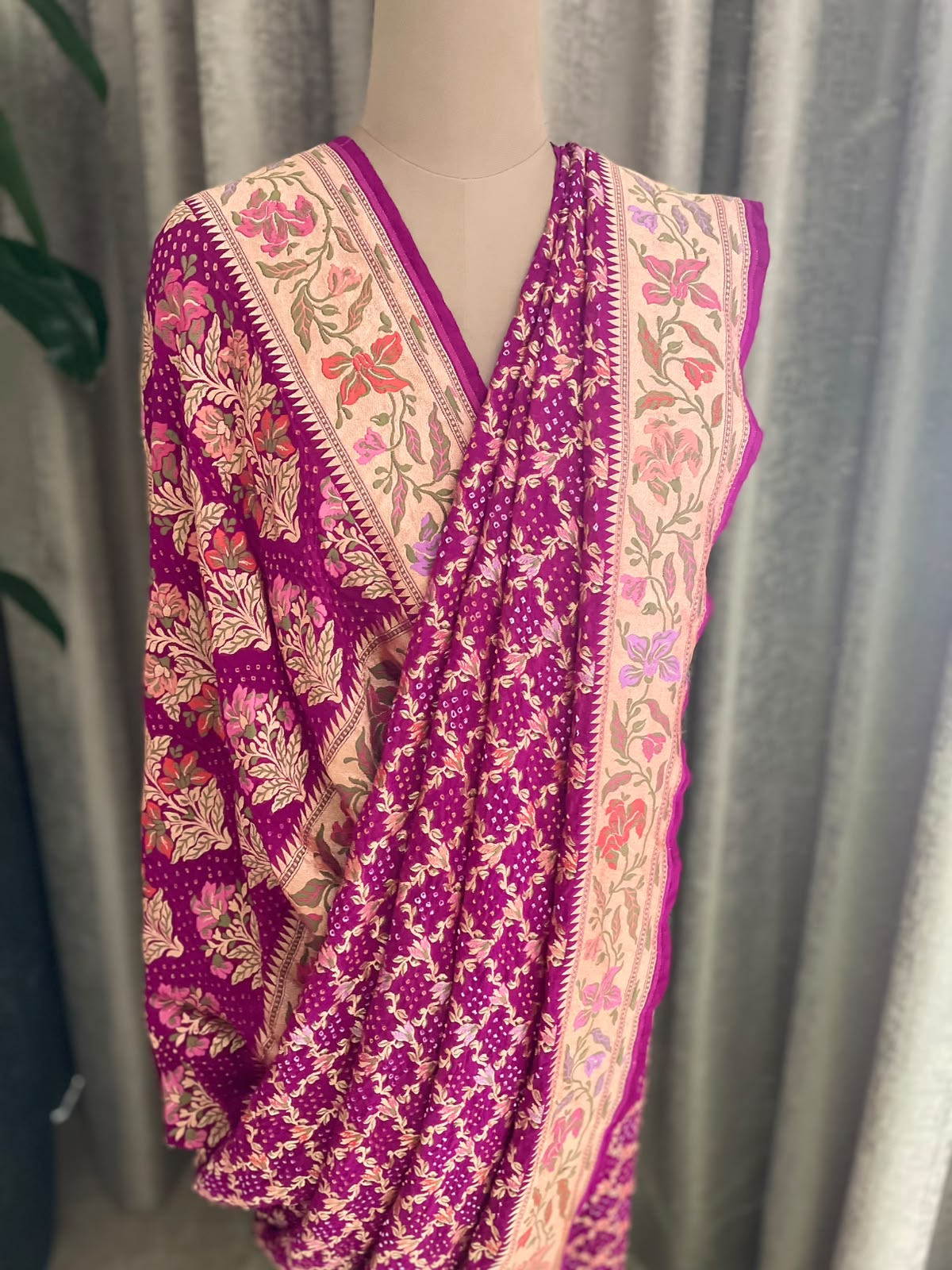 Taara - Magenta Tilfi Meenakari Bandhani Saree