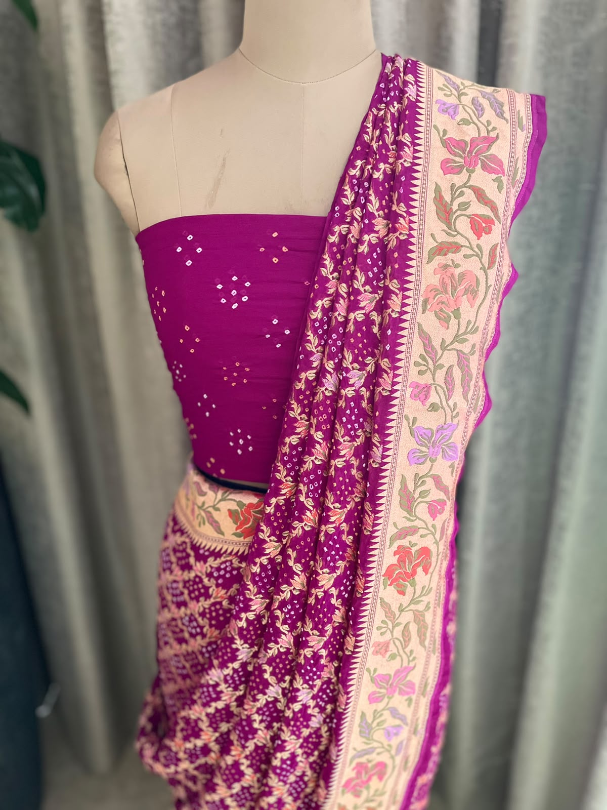 Taara - Magenta Tilfi Meenakari Bandhani Saree