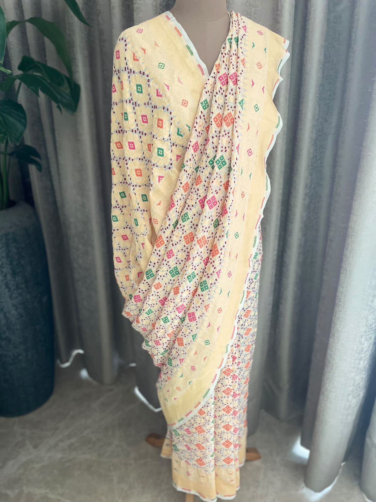 Vaani - Ivory Meenakari Bandhani Saree