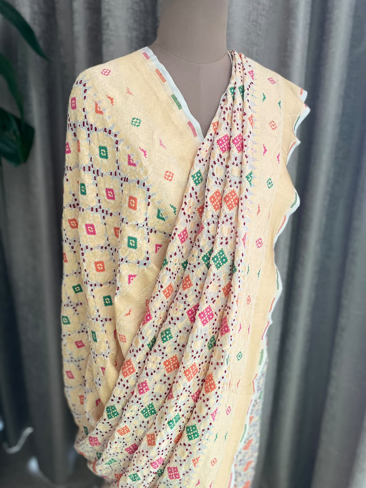 Vaani - Ivory Meenakari Bandhani Saree