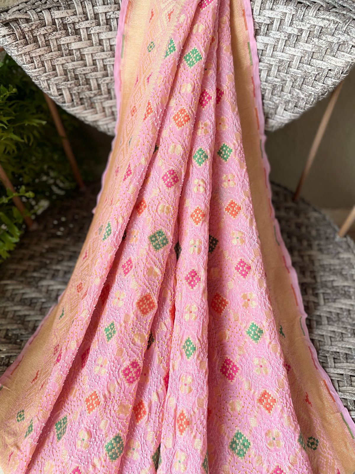 Ahaana - Ray of Morning Glory Meenakari Saree