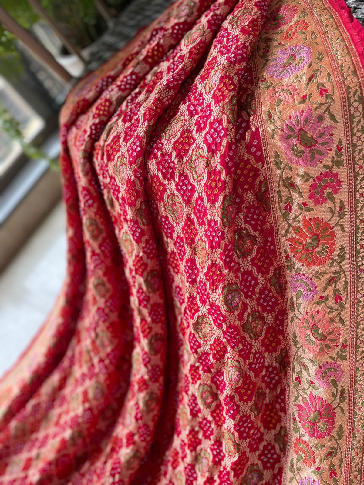Kashvi - Shining Star Meenakari Motif Saree