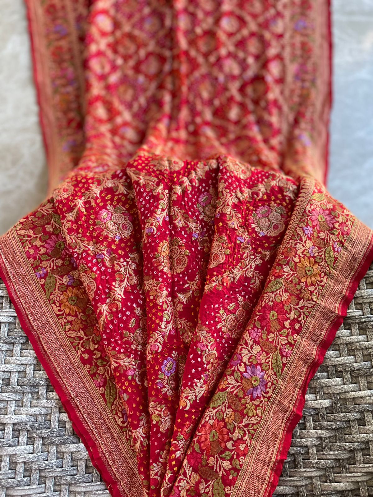 Kashvi - Shining Star Meenakari Motif Saree