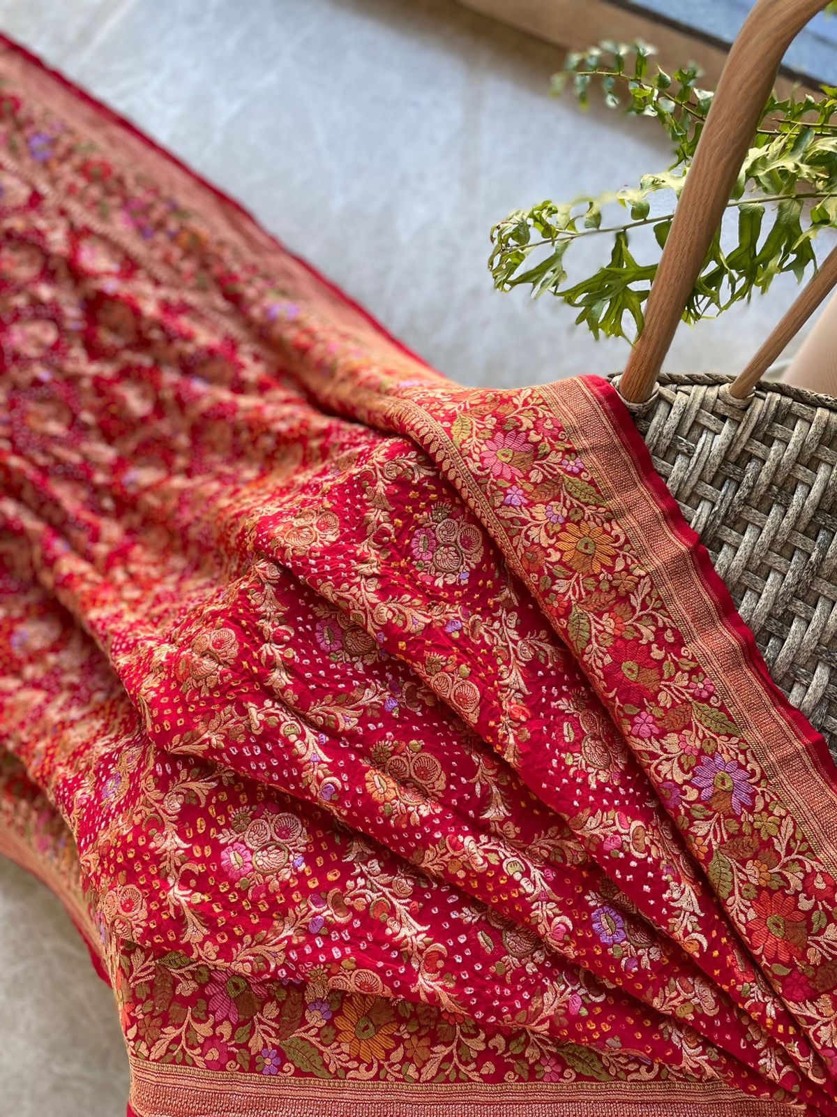 Kashvi - Shining Star Meenakari Motif Saree