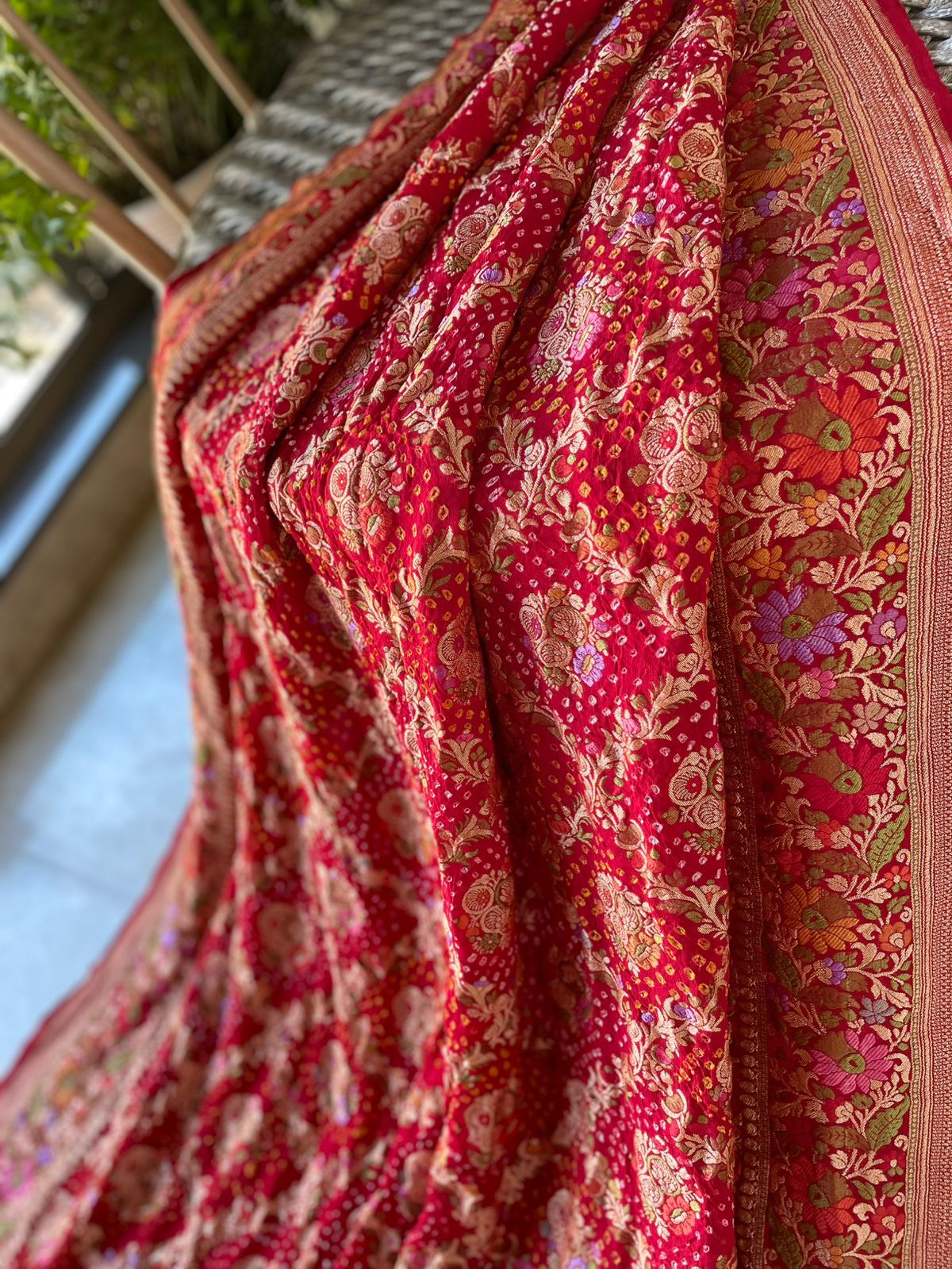 Kashvi - Shining Star Meenakari Motif Saree