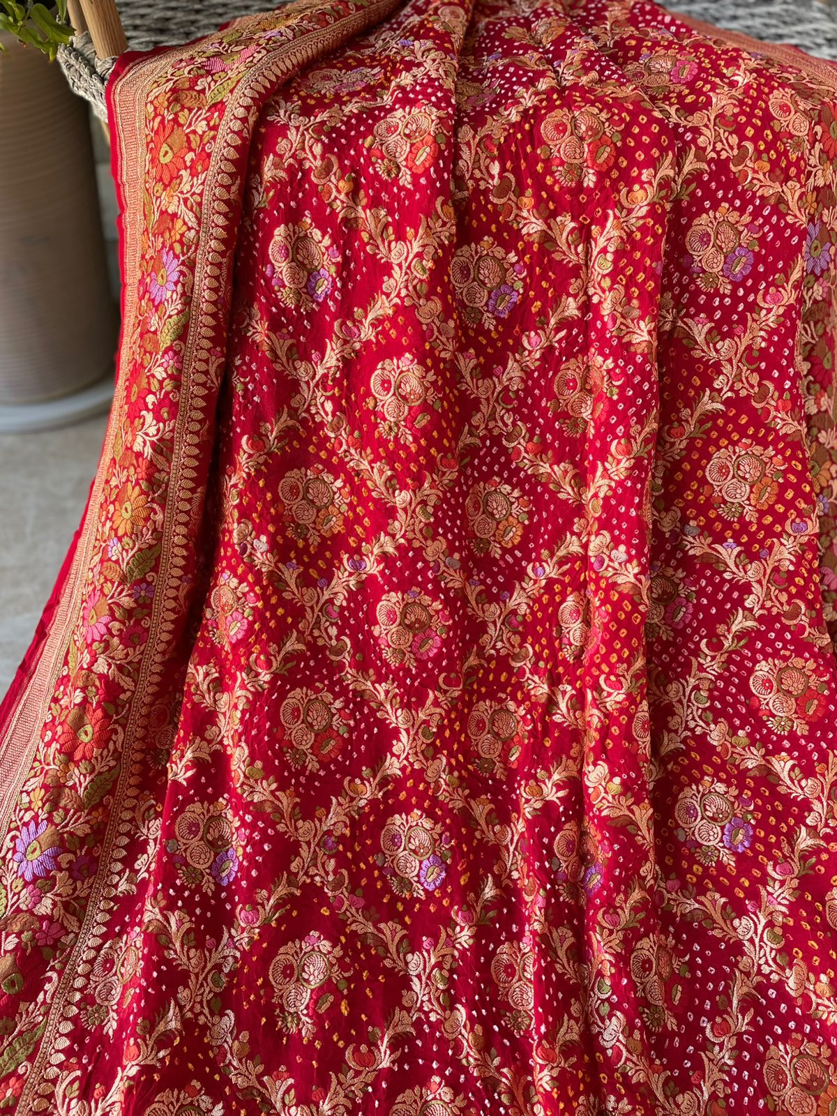 Kashvi - Shining Star Meenakari Motif Saree