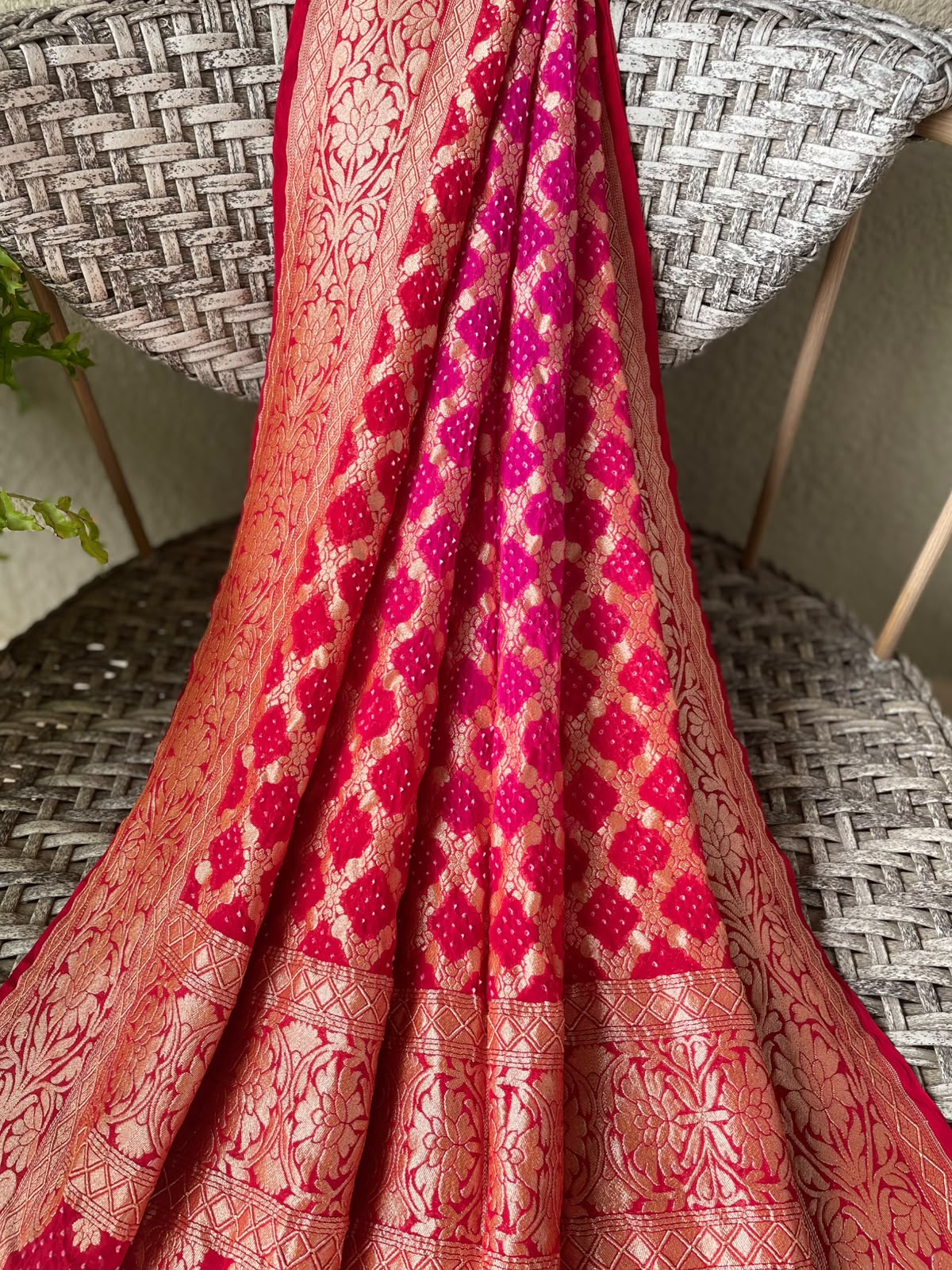 Mansi - Red & Pink Bandhani Banarasi Dupatta