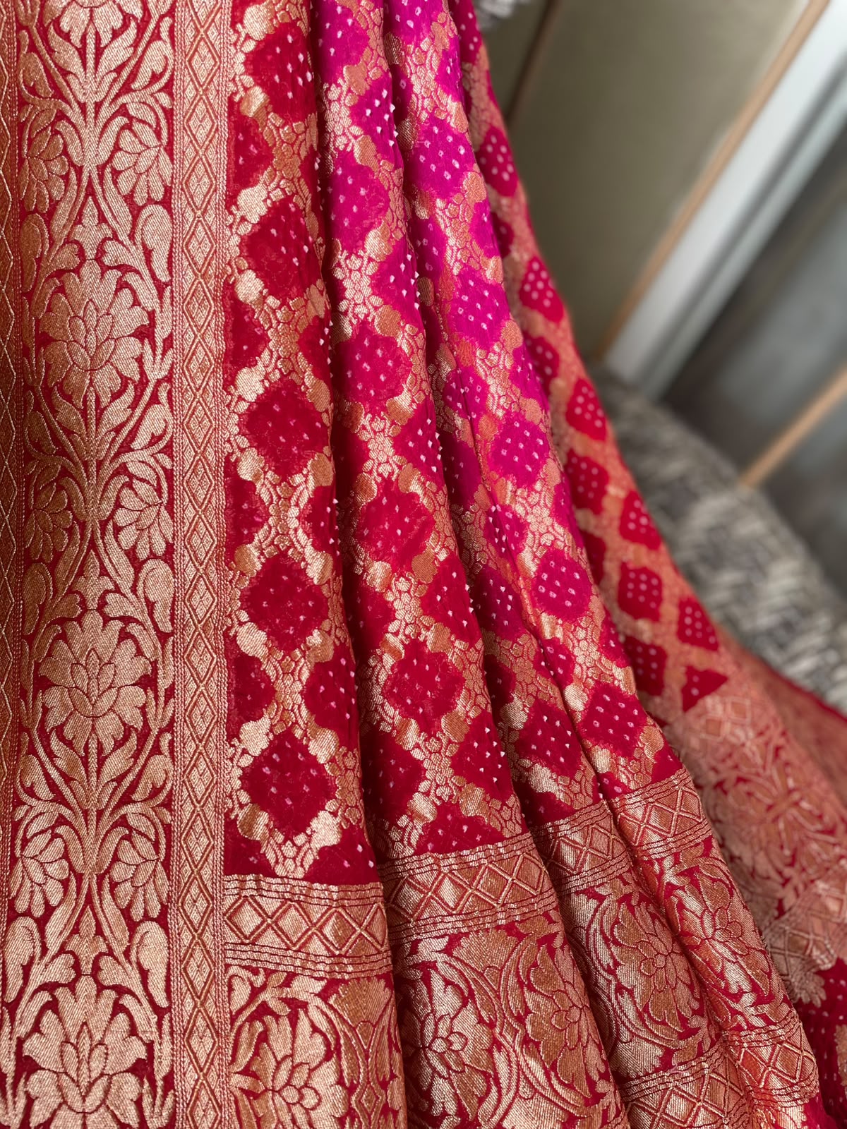 Mansi - Red & Pink Bandhani Banarasi Dupatta