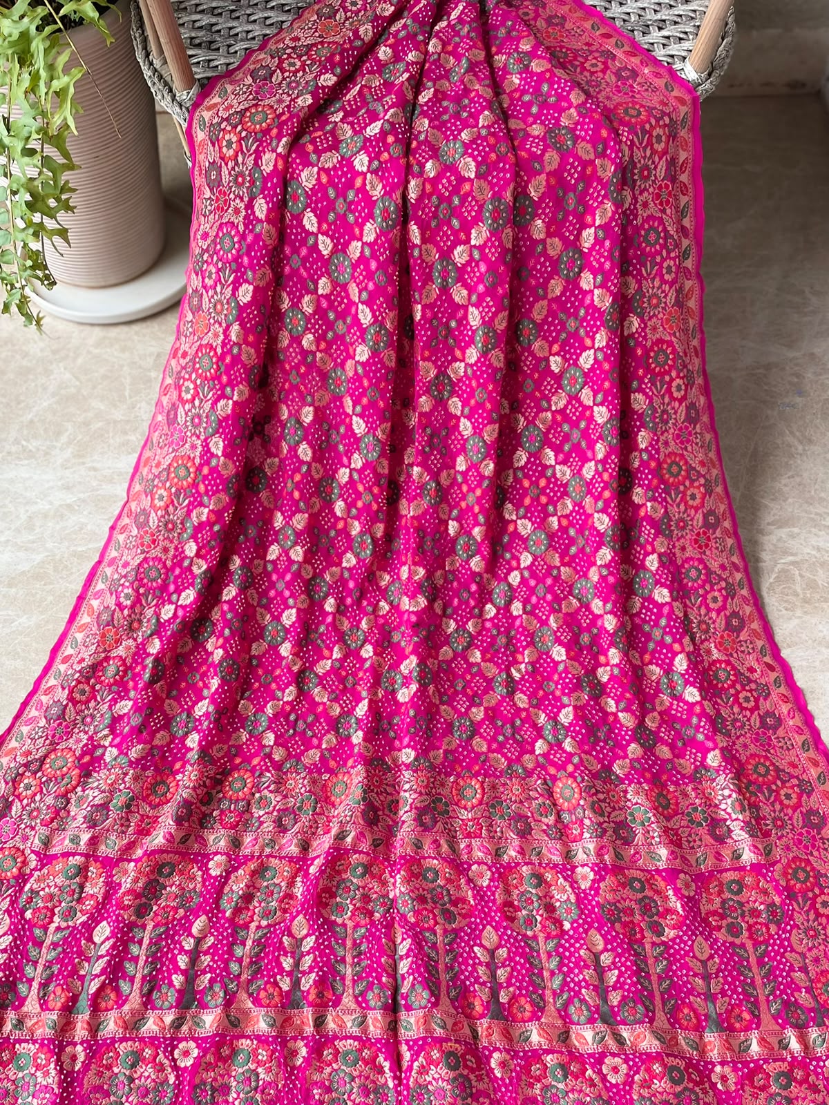 Hetvi - Pink Tilfi Meenakari Bandhani Saree