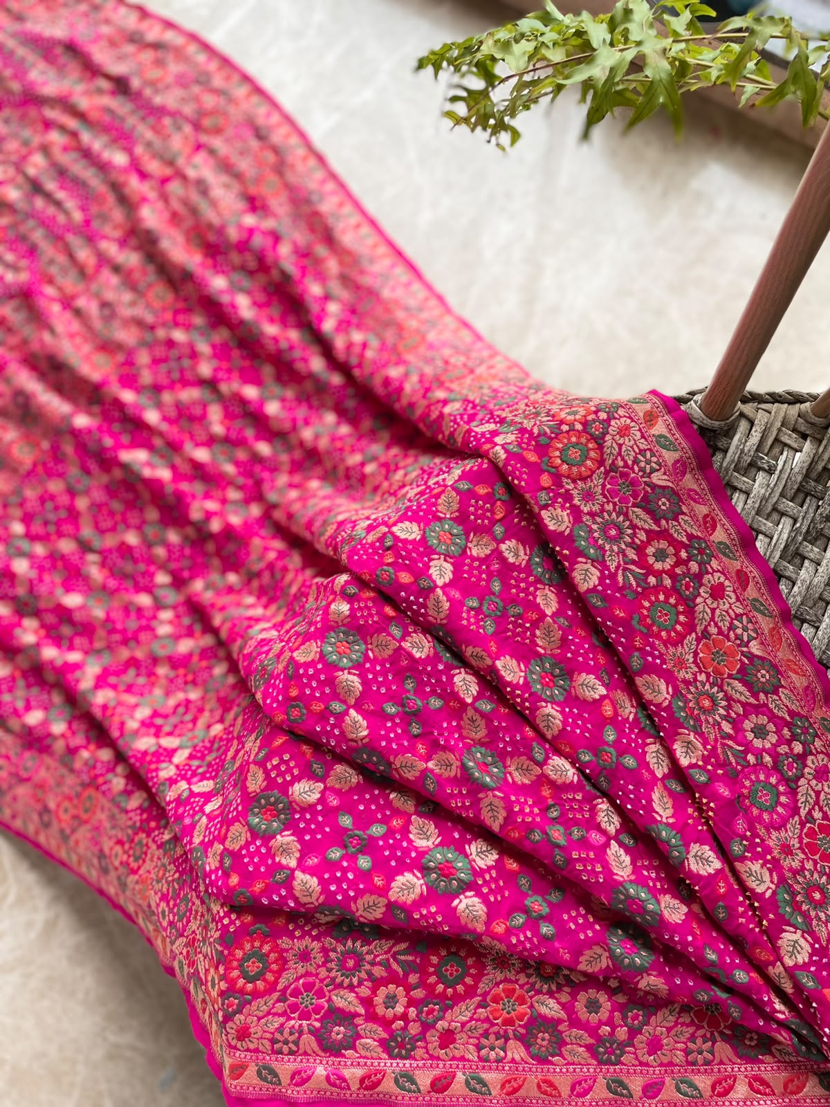 Hetvi - Pink Tilfi Meenakari Bandhani Saree