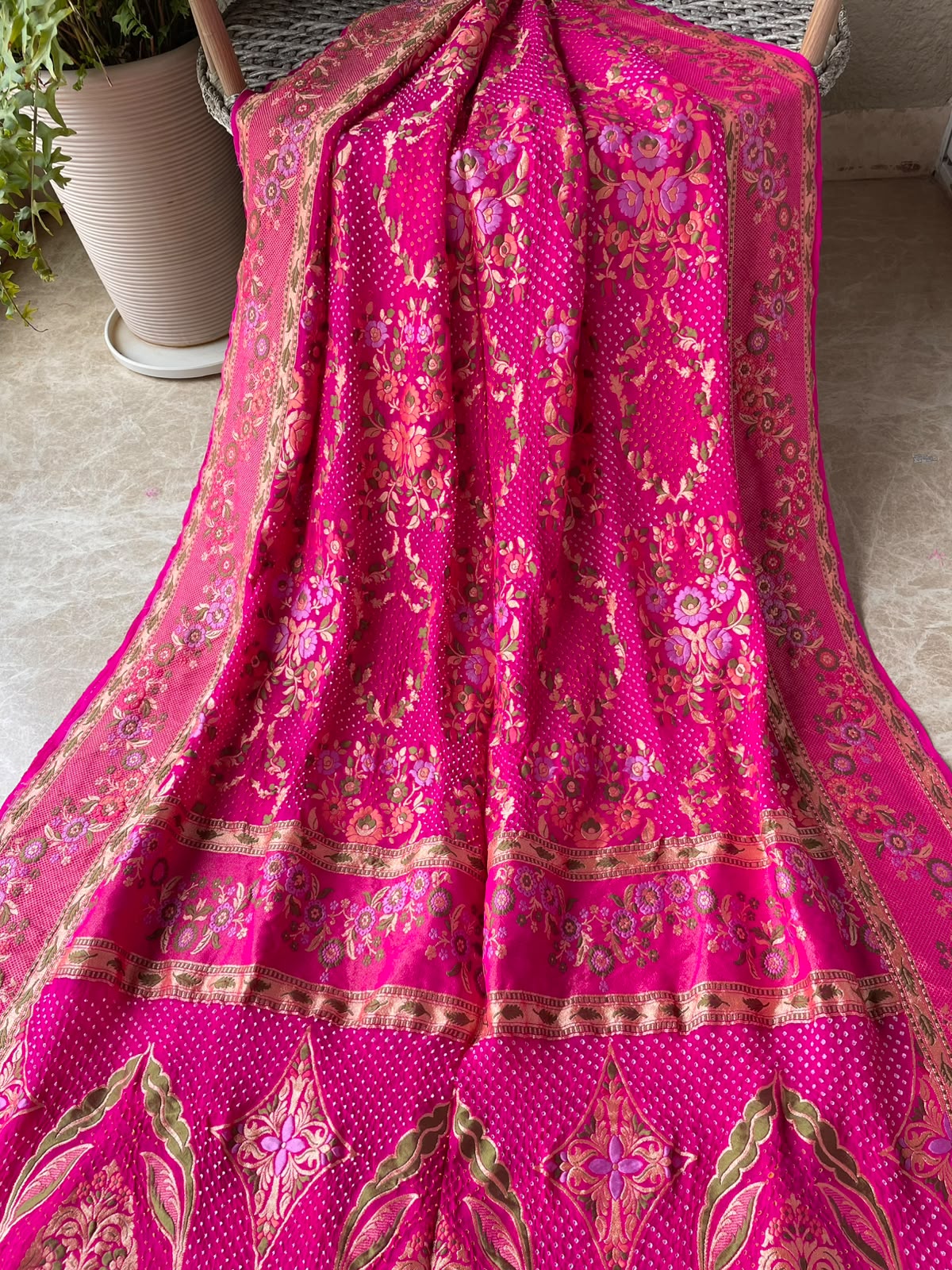 Ritija - Pink Tilfi Meenakari Bandhani Saree