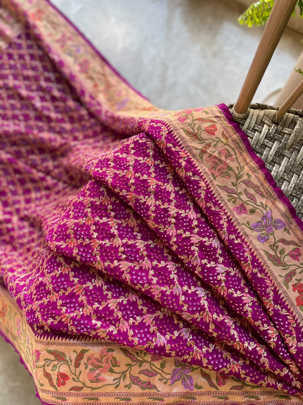 Taara - Magenta Tilfi Meenakari Bandhani Saree